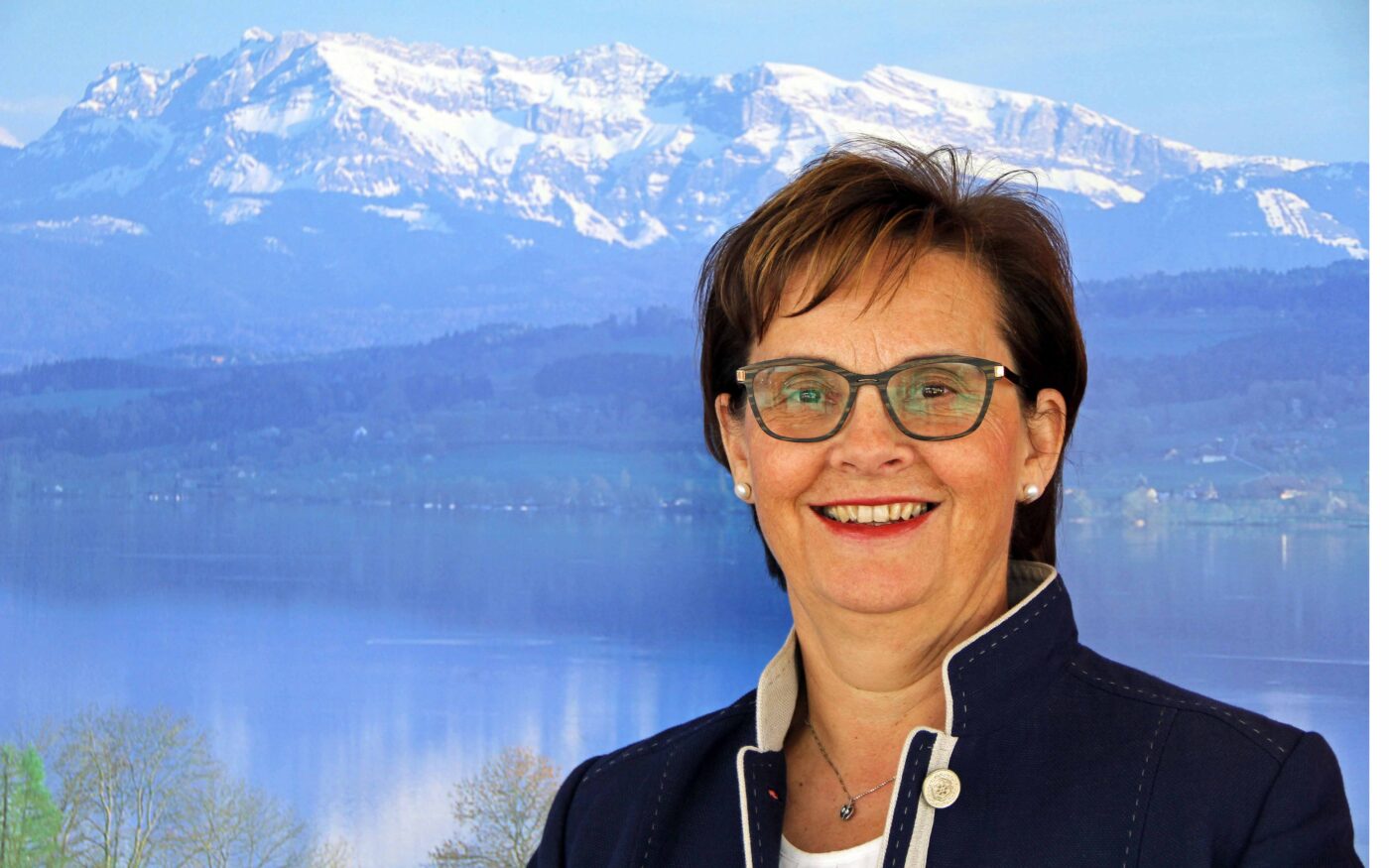 Marie Therese Vogel vor dem Sempachersee