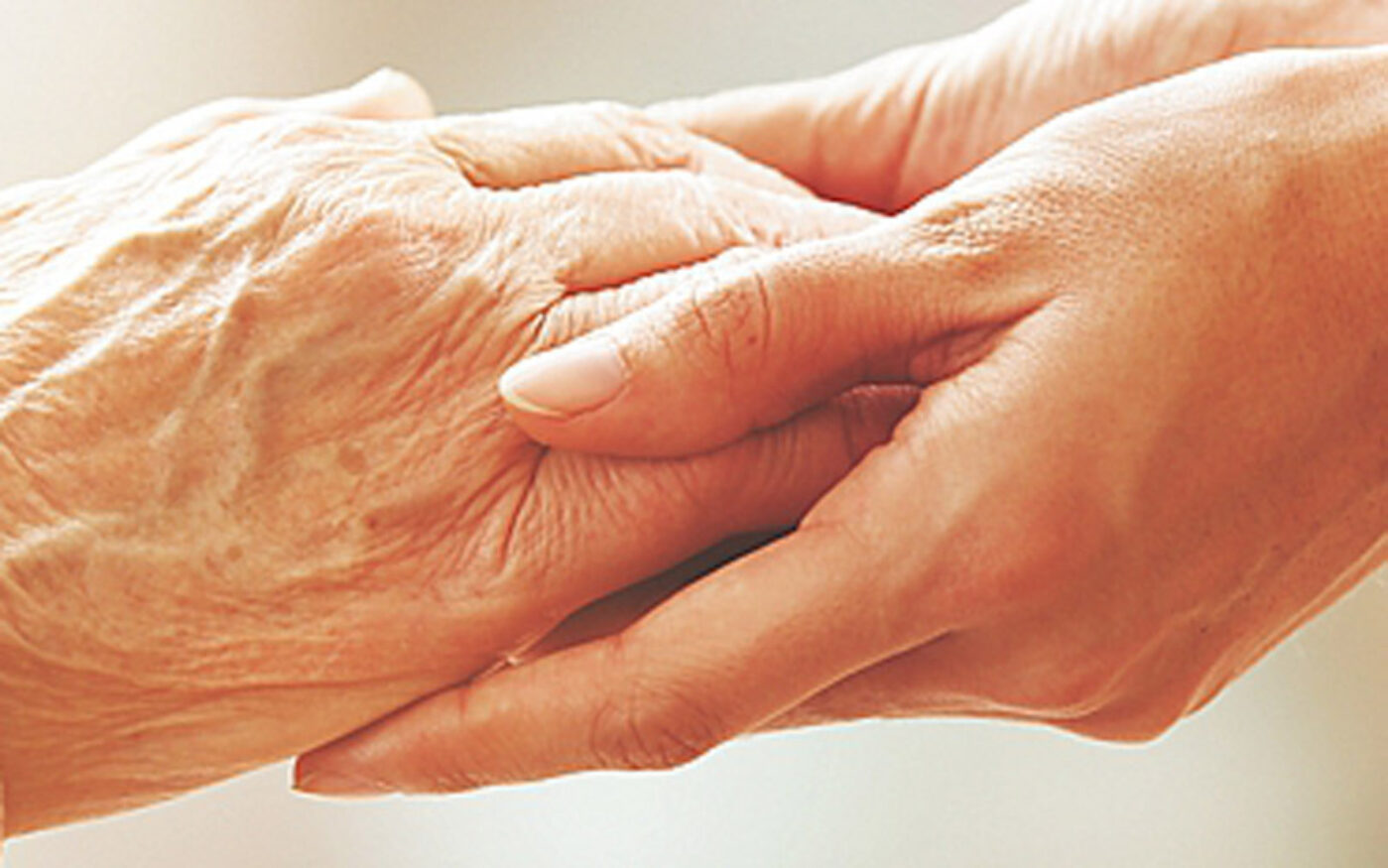 Zwei haltende Hände