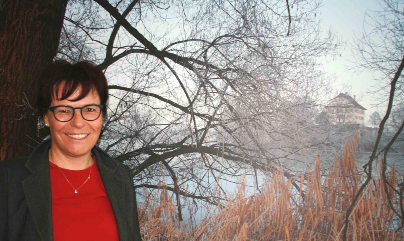 Priska Haefliger vor dem Mauensee